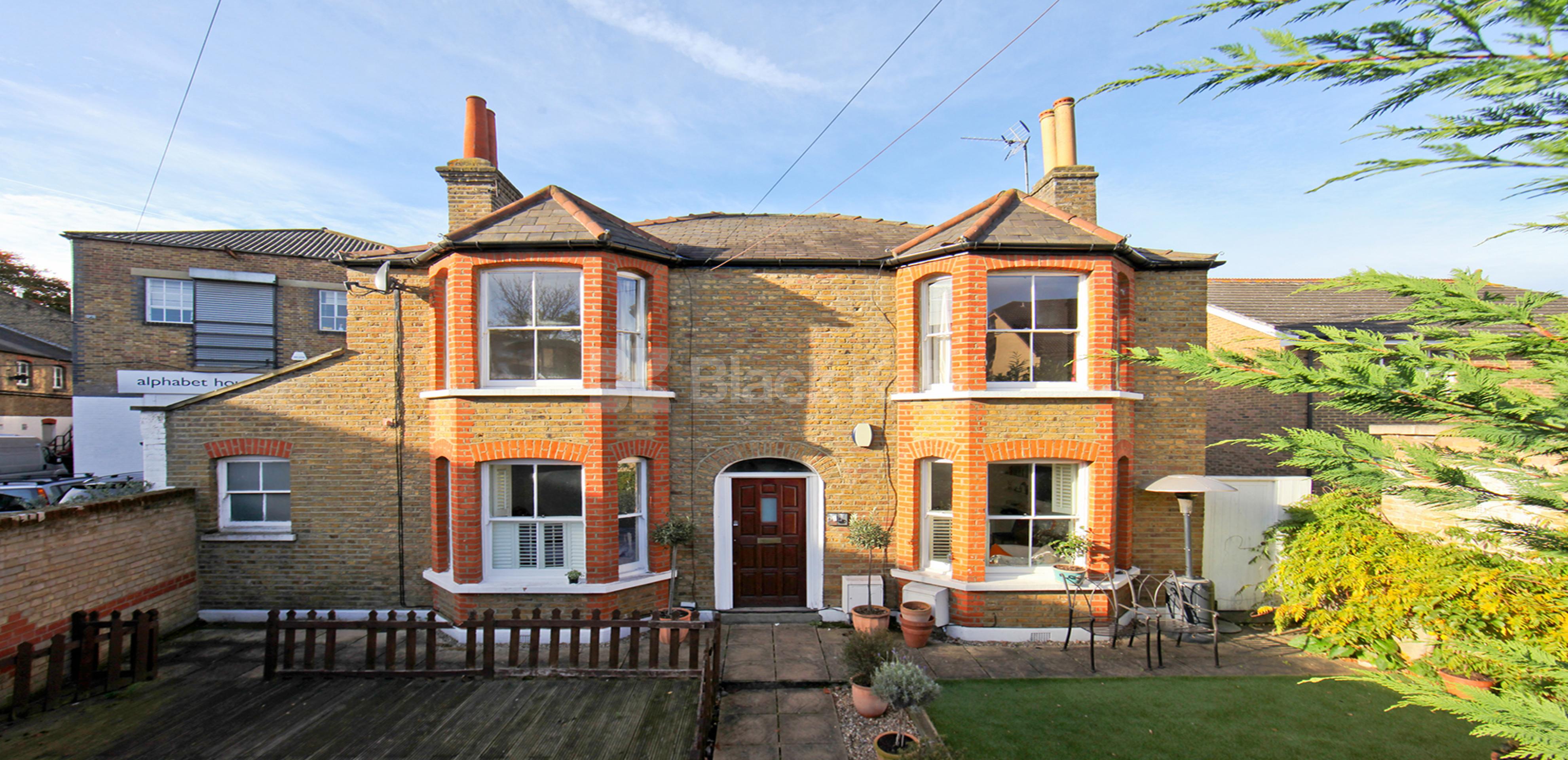 			UNDER OFFER, 2 Bedroom, 1 bath, 1 reception Apartment			 Hackford Road, Stockwell SW9